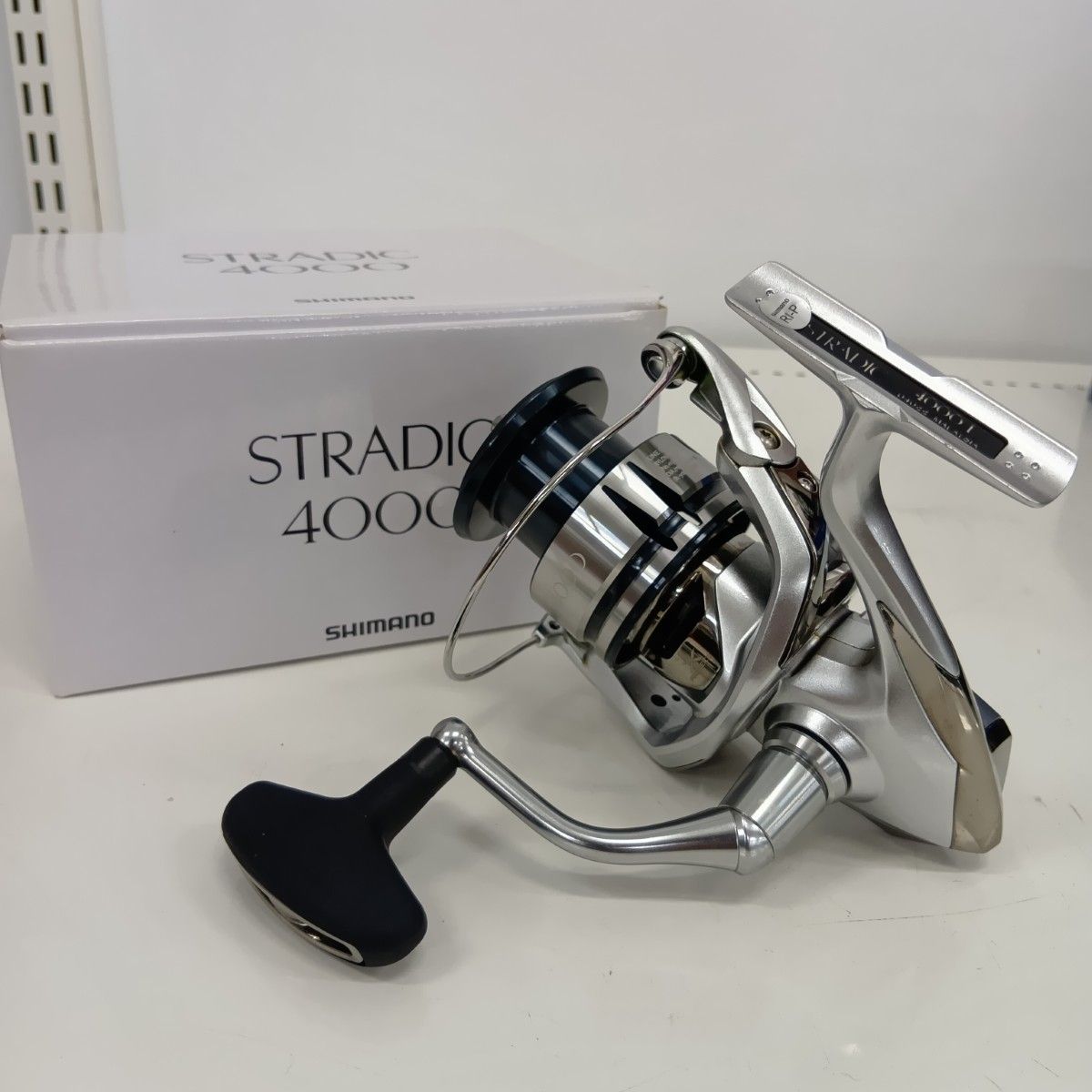 SHIMANO シマノ 04022 釣り用品 リール スピニングリール 19