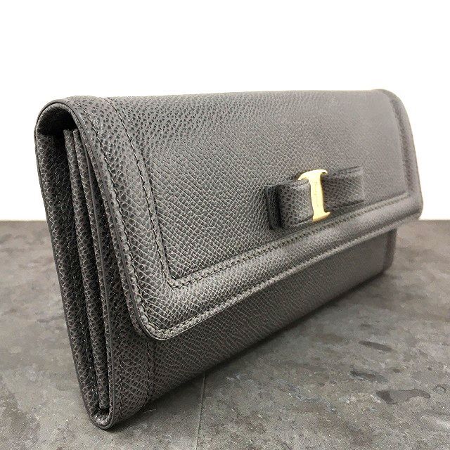 349 送料込み！ 未使用品 Salvatore Ferragamo 長財布 22C870 ヴァラ  