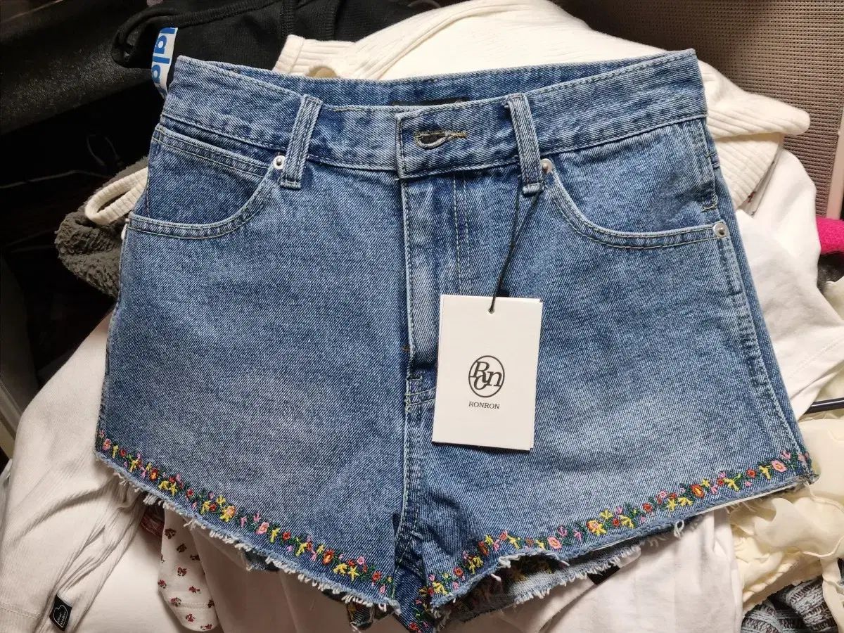 RONRON 론론 フローラル フリンジ デニム ハーフパンツ Sサイズ フローラル 花刺繍 ショートパンツ USTAUSTRALIA_COM_AU
