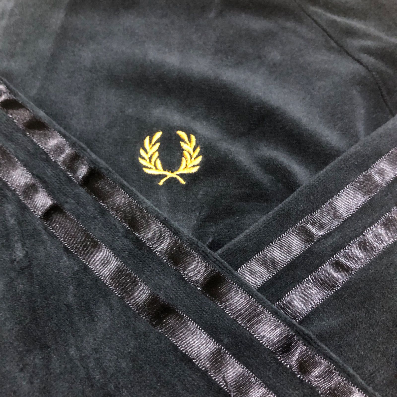 【FRED PERRY】刺繍トラックジャケット ジャージ 月桂樹 ブラック L 2471303182.jpg?1735955365
