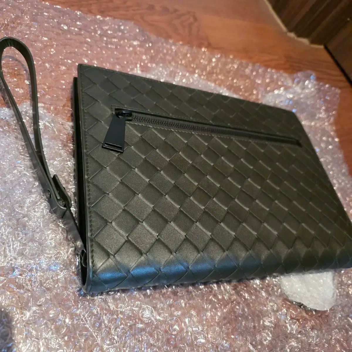 Bottega Veneta ボッテガヴェネタ DOCUMENT ストラップ クラッチ