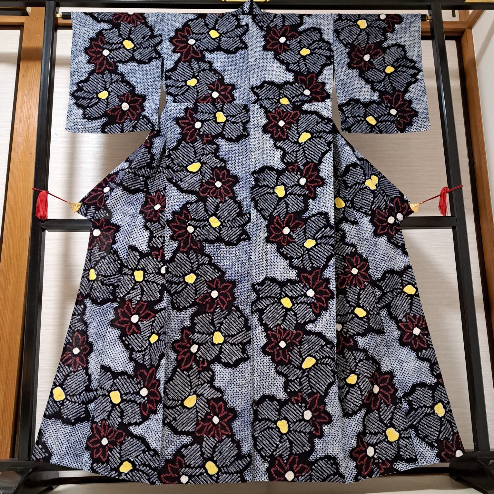 伝統工芸品　有松鳴海絞り　黒地 伝統工芸品 有松鳴海絞り 濃紺色系 最高級 浴衣