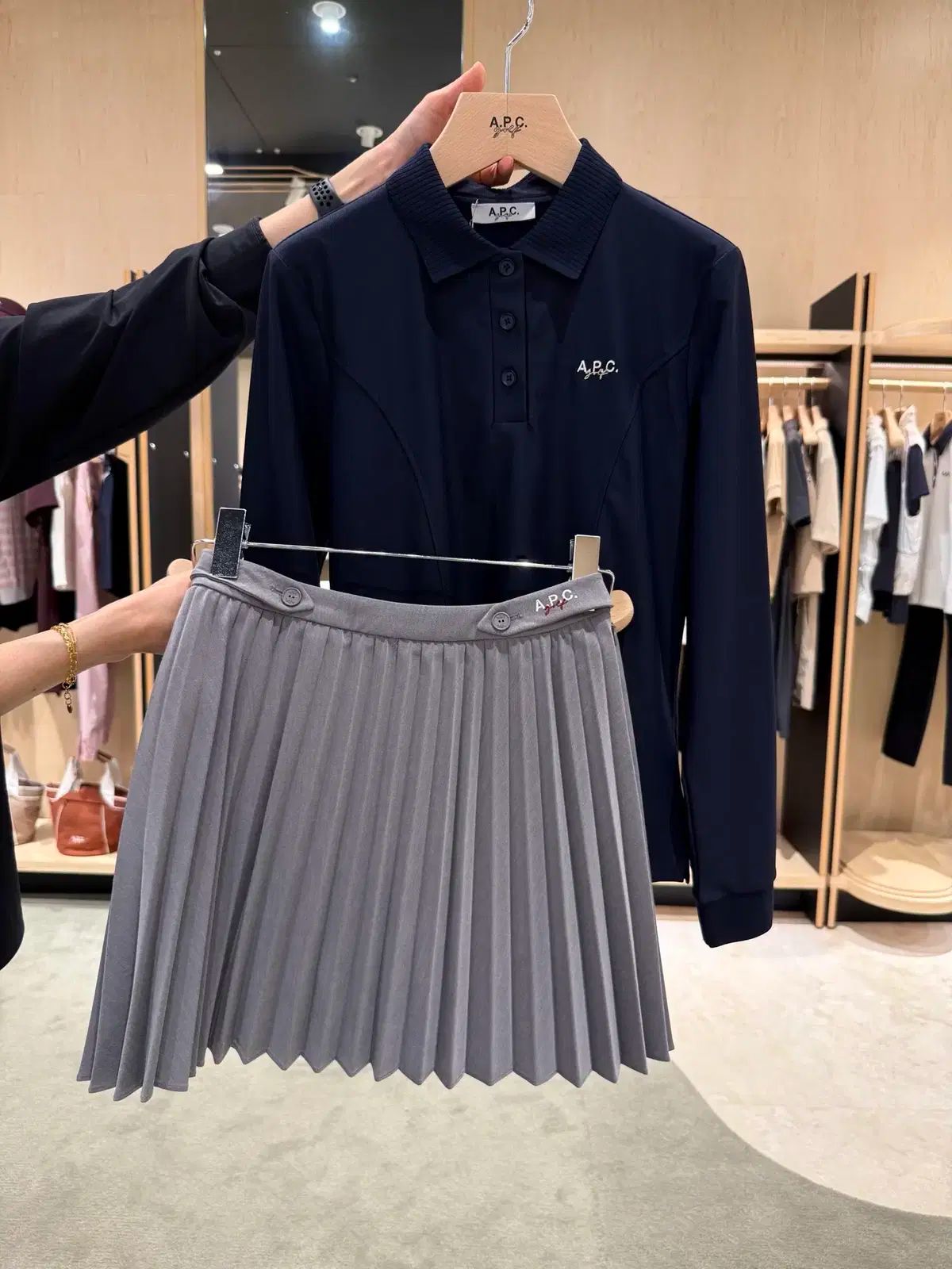 注文多いです レディースゴルフウェア A P C 長袖KARA カラ 3 ヨサン YEOSANG 009