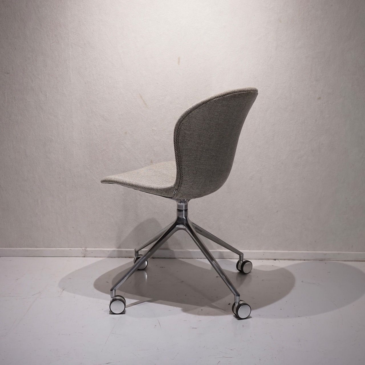  BoConcept ボーコンセプト Adelaide アデレード オフィスチェア デスクチェア キャスター付き チェア 椅子 ファブリック 北欧 モダン ナチュラル キャスター付きチェア オフィスチェア ワークチェア 椅子 チェア