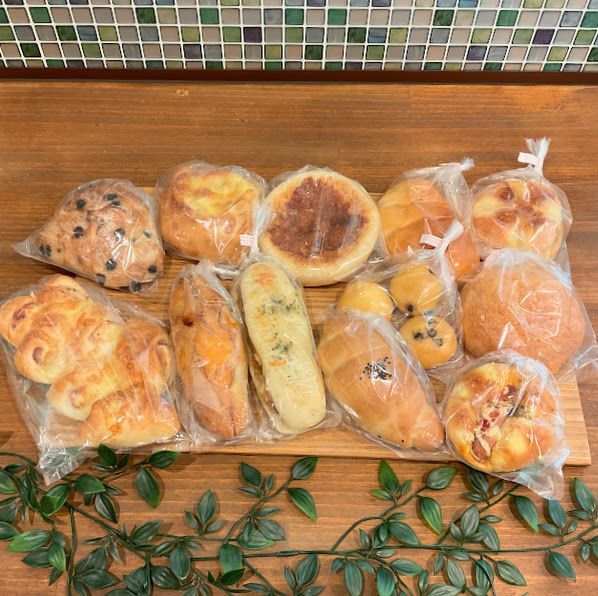 No1995 wing　焼きたてパン・パン詰め合わせ。 焼きたてパン詰め合わせ60サイズ☆冷凍パン☆ロスパン【12個