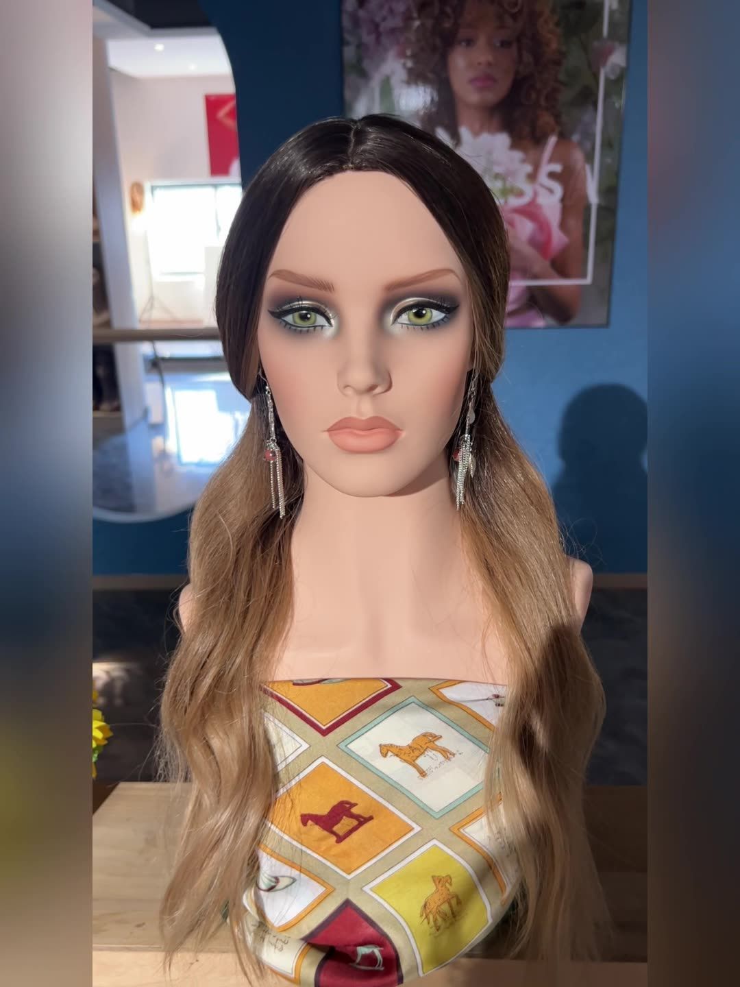 ウィッグスタンド