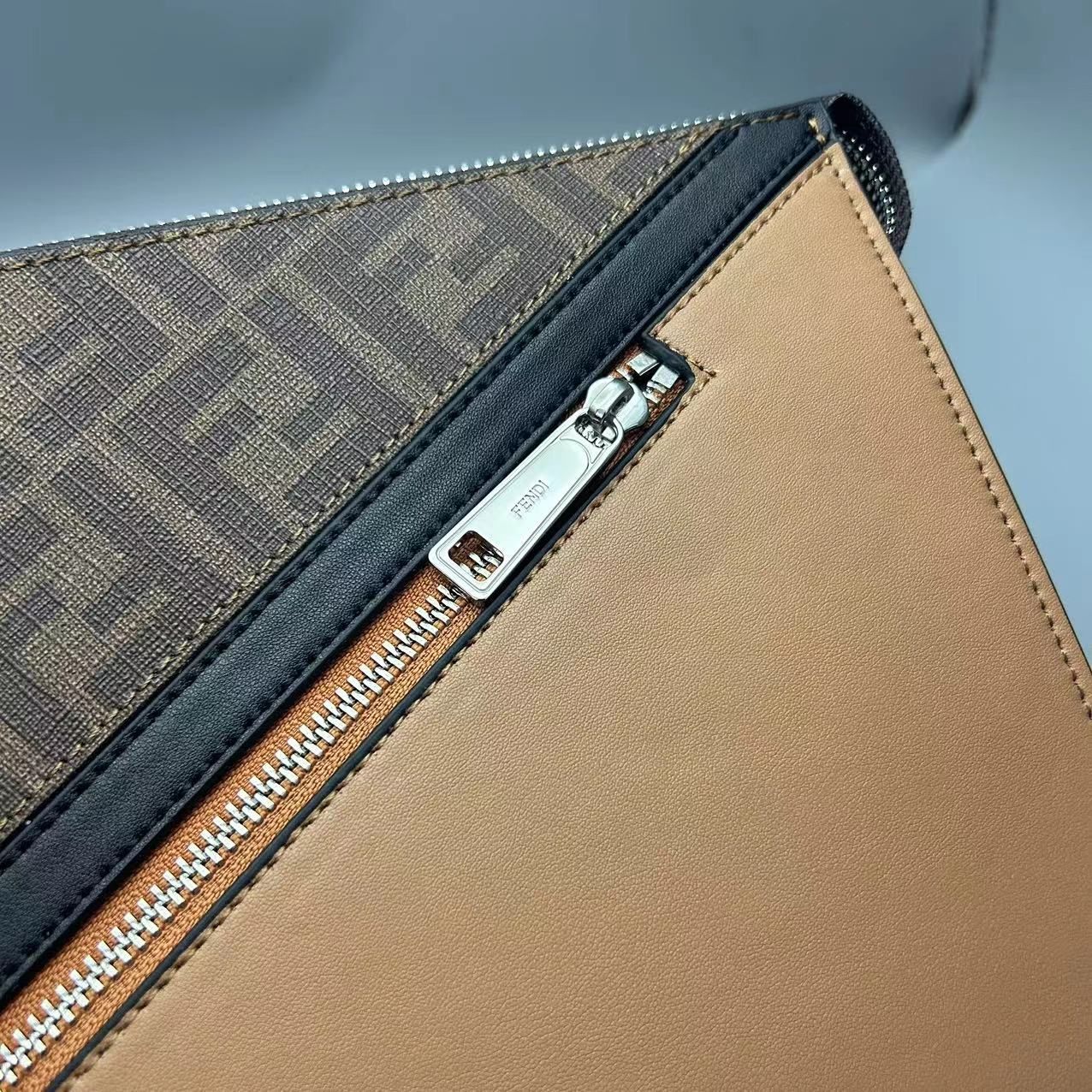 FENDI メンズ　バック