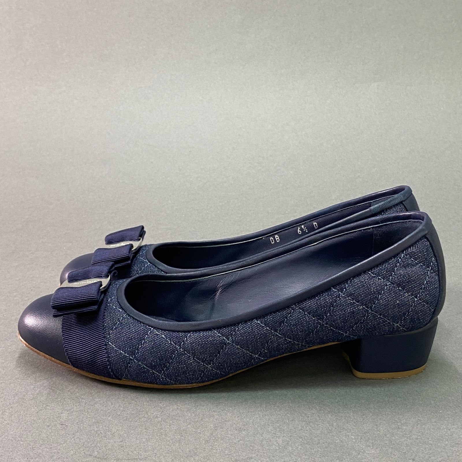 美品 SalvatoreFerragamo ヴァラリボン バイカラーパンプス ヴァラ - ウィメンズ | Ferragamo
