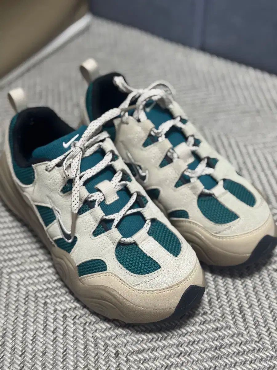 NIKE ナイキ テケラ ティール グリーンカーキブラウン