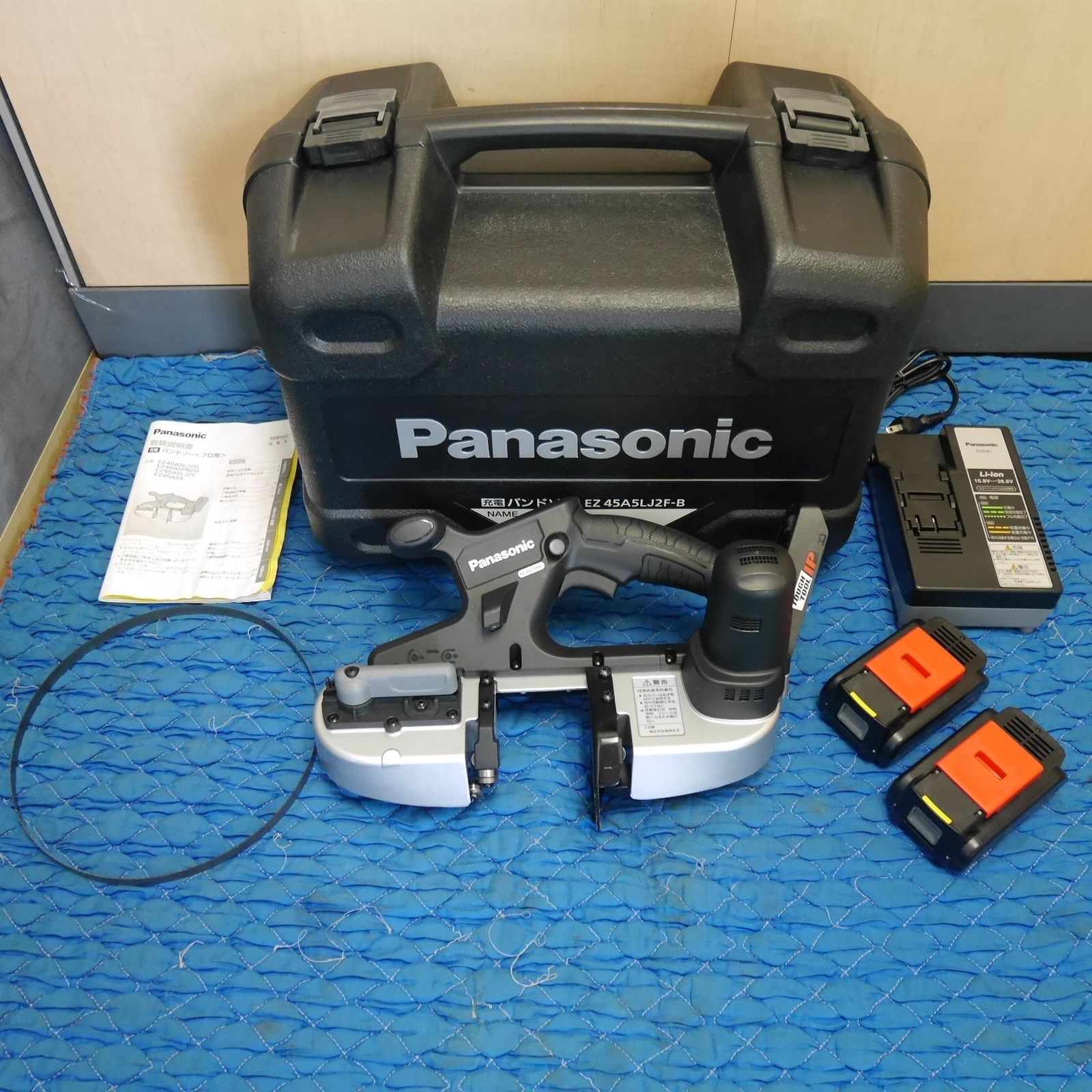 送料無料 バッテリー2個 Panasonic 充電 バンドソー EZ45A5LJ2F-B 電動 工具 切断機 充電器 EZ0L81 14.4V コードレス パナソニック