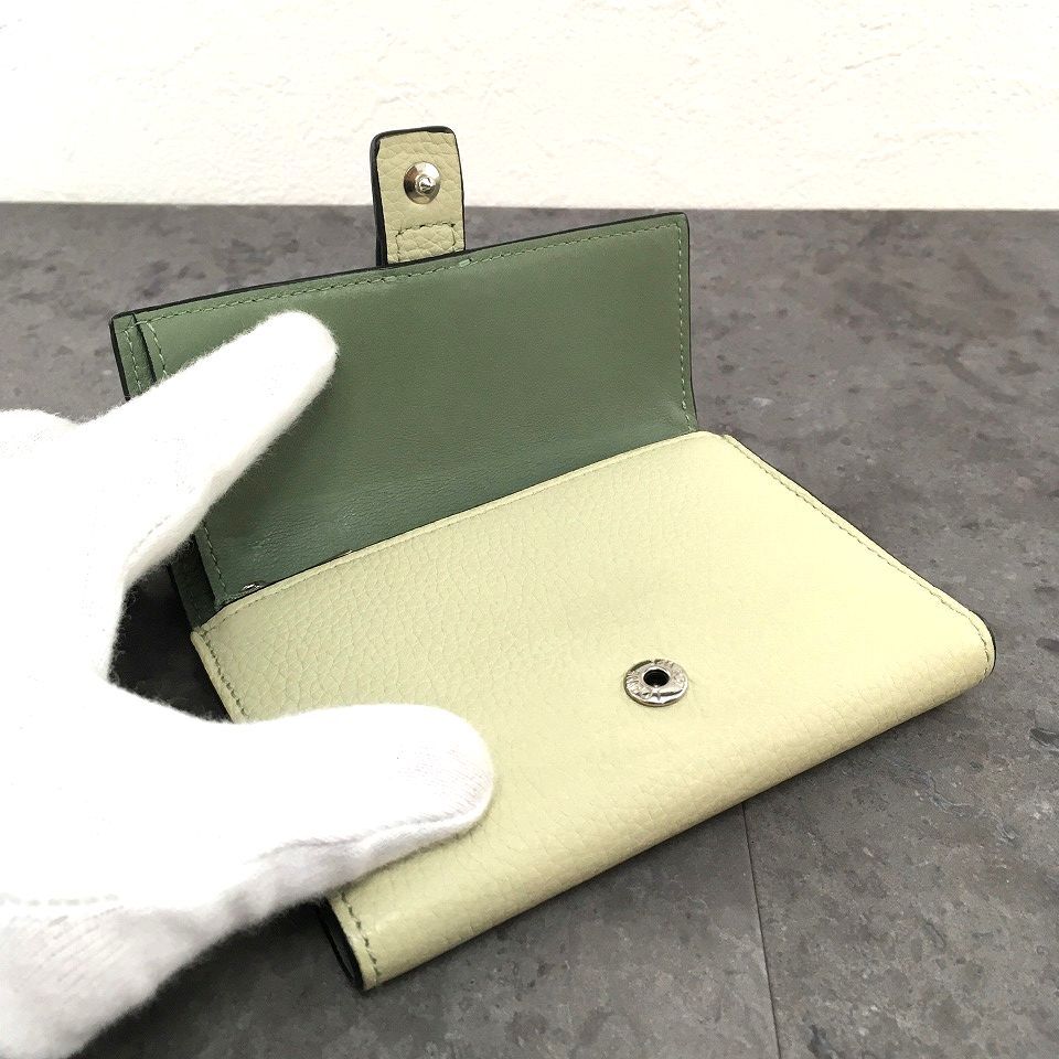 送料込み！ 未使用品 LOEWE コンパクトウォレット グリーン アナグラム  