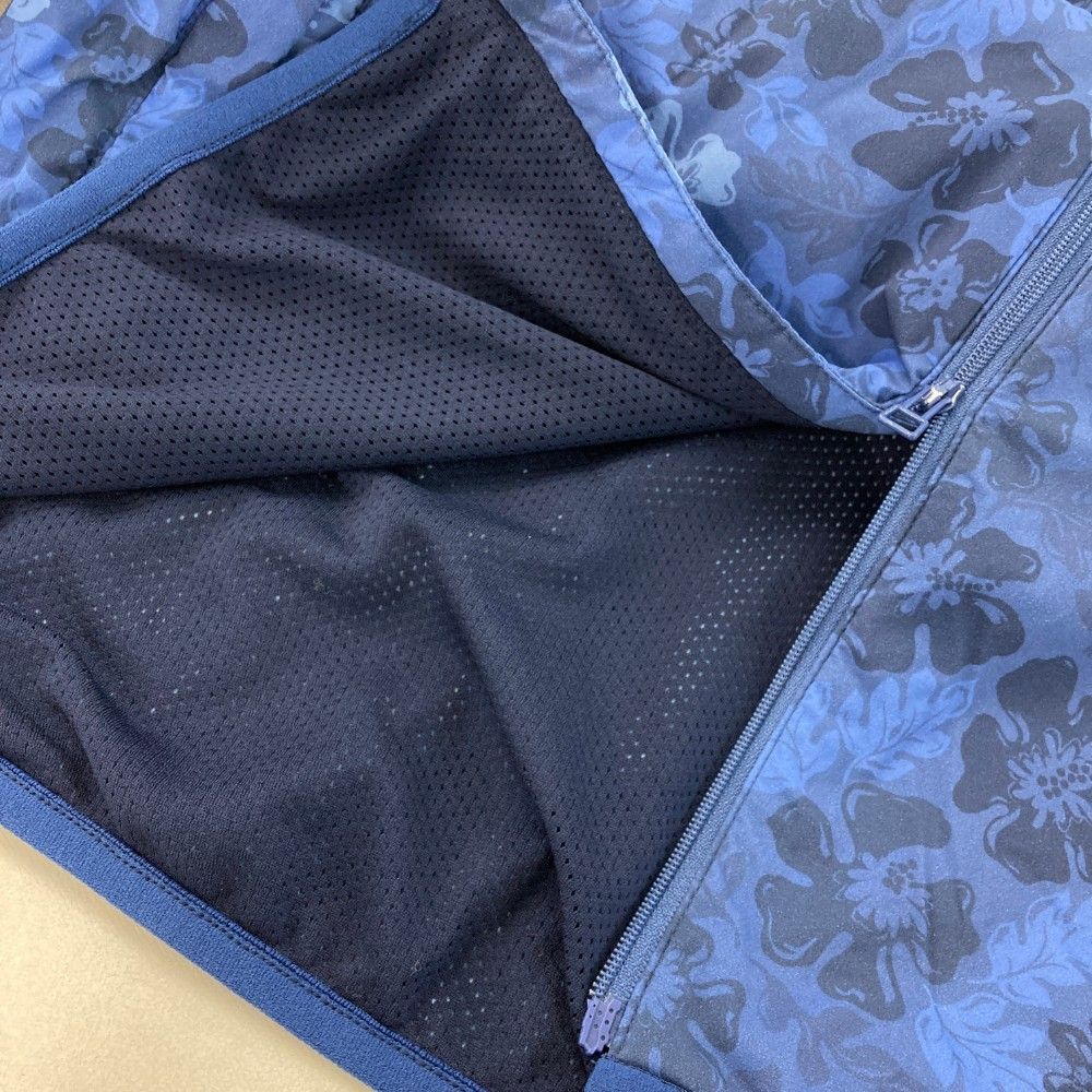 BEAMSGOLF 裏メッシュナイロンジャケット 花柄ブルー系ゴルフウェア BEAMSGOLF 裏メッシュナイロンジャケット 花柄ブルー系ゴルフ