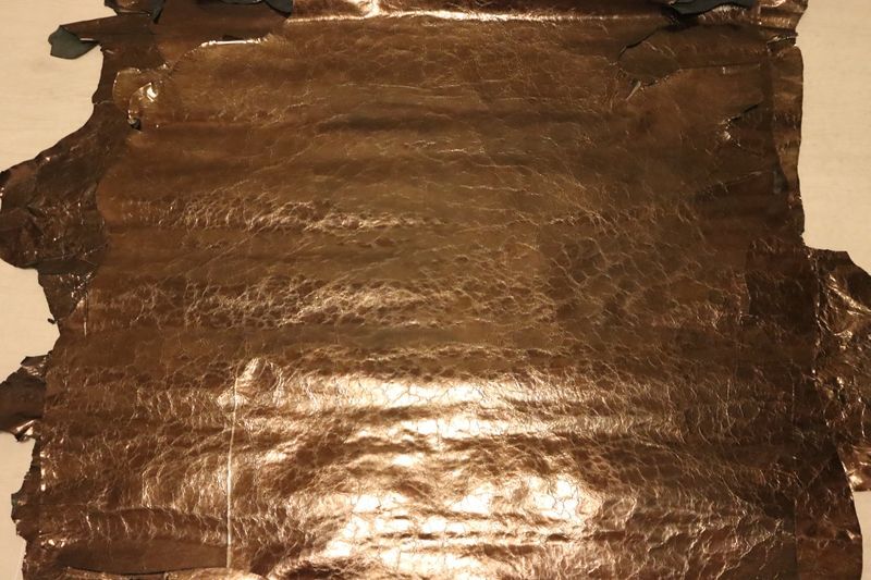 ブロンズ 59ds クロム革 牛革 イタリア レザー クラッキング加工 はぎれ 一枚革 レザークラフト 革 皮 本革 diy 生地 材料