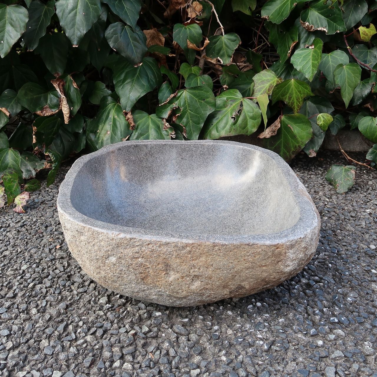天然石をくり抜いた手水鉢 リバーストーン 43X43 Lサイズ【つくばい 睡蓮鉢 すいれん鉢