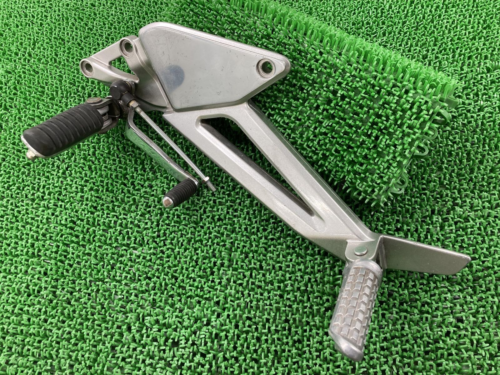 バリオスII ステッププレート 左 1838 カワサキ 純正 中古 バイク 部品