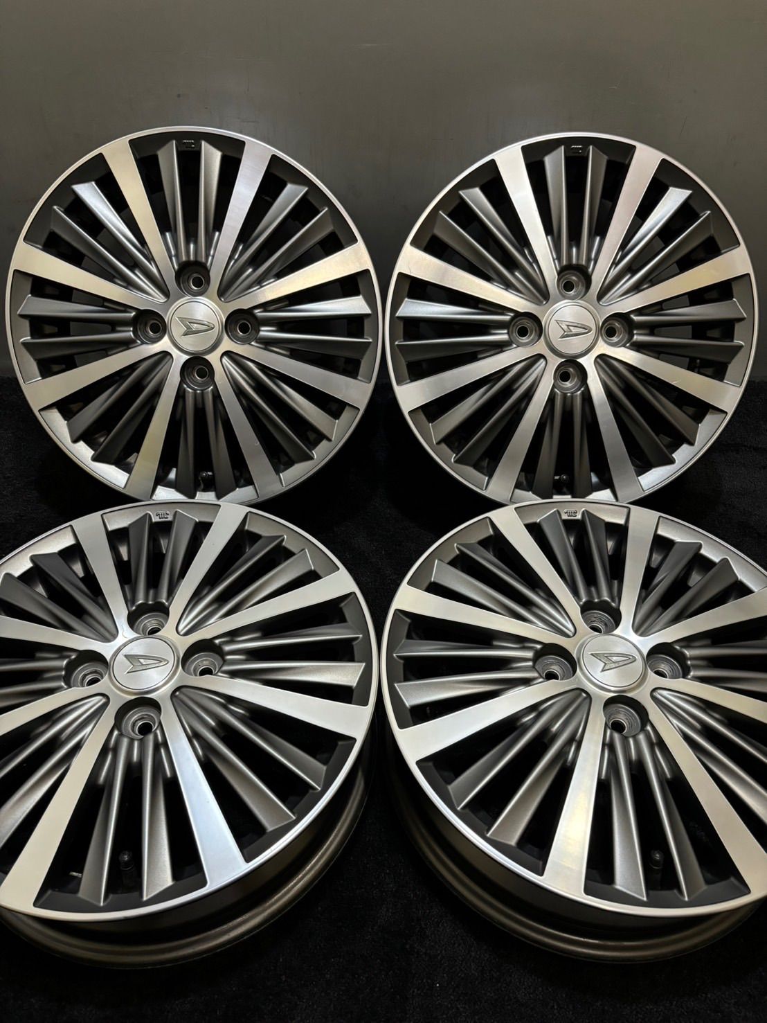 タフト 純正ホイール4本セット中古 ① 中古 ダイハツ タフト 純正