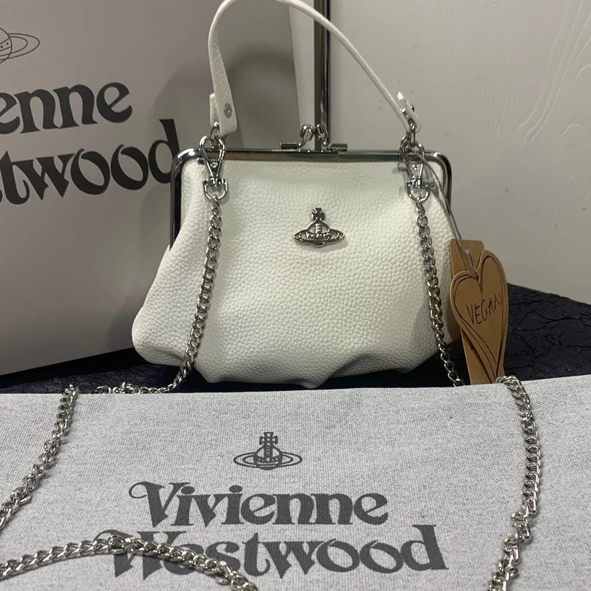 楽天市場】Vivienne Westwood ヴィヴィアンウエストウッド ショルダーバッグ BETTY MINI ベティ 48030002W  L003T レディース レザー ミニハンドバッグ チェーン オーブ 鞄 N401/BLACK : インポートセレクトmusee