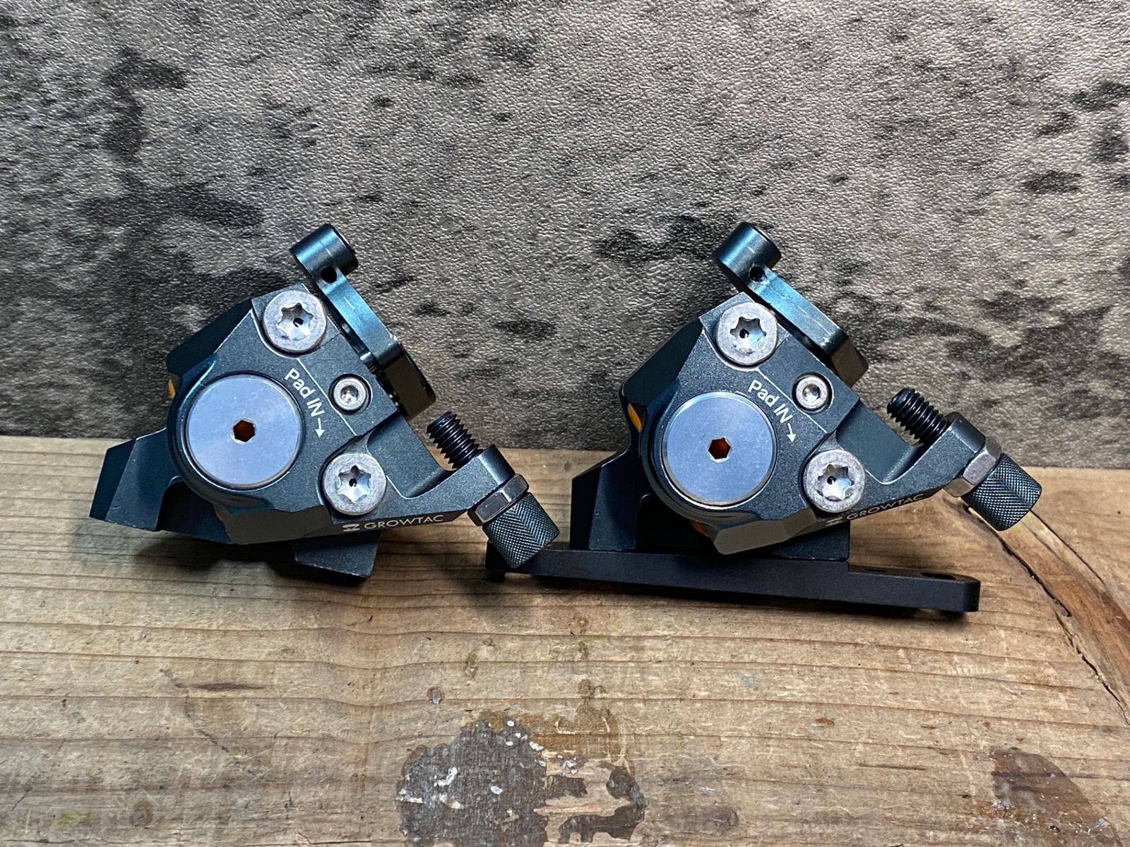 JF689 グロータック GROWTAC イコール EQUAL メカニカルディスクブレーキキャリパー 前後セット グレー