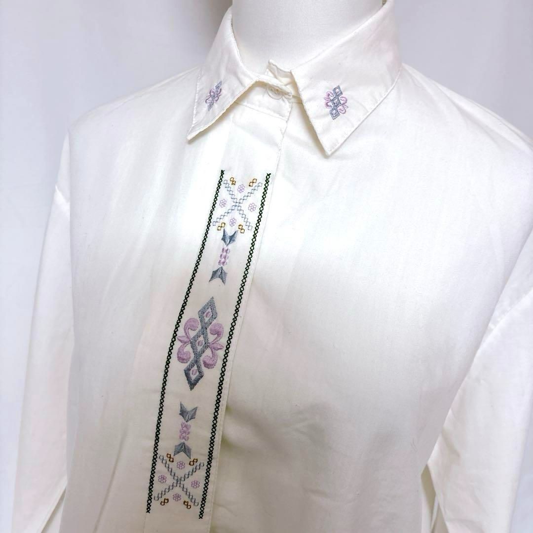 タイハンガー 刺繍ブラウス 長袖チロリアンシャツ 白 カットソー 上品 デザイン Import & Select - タイハンガー 刺繍ブラウス 長袖チロリアンシャツ