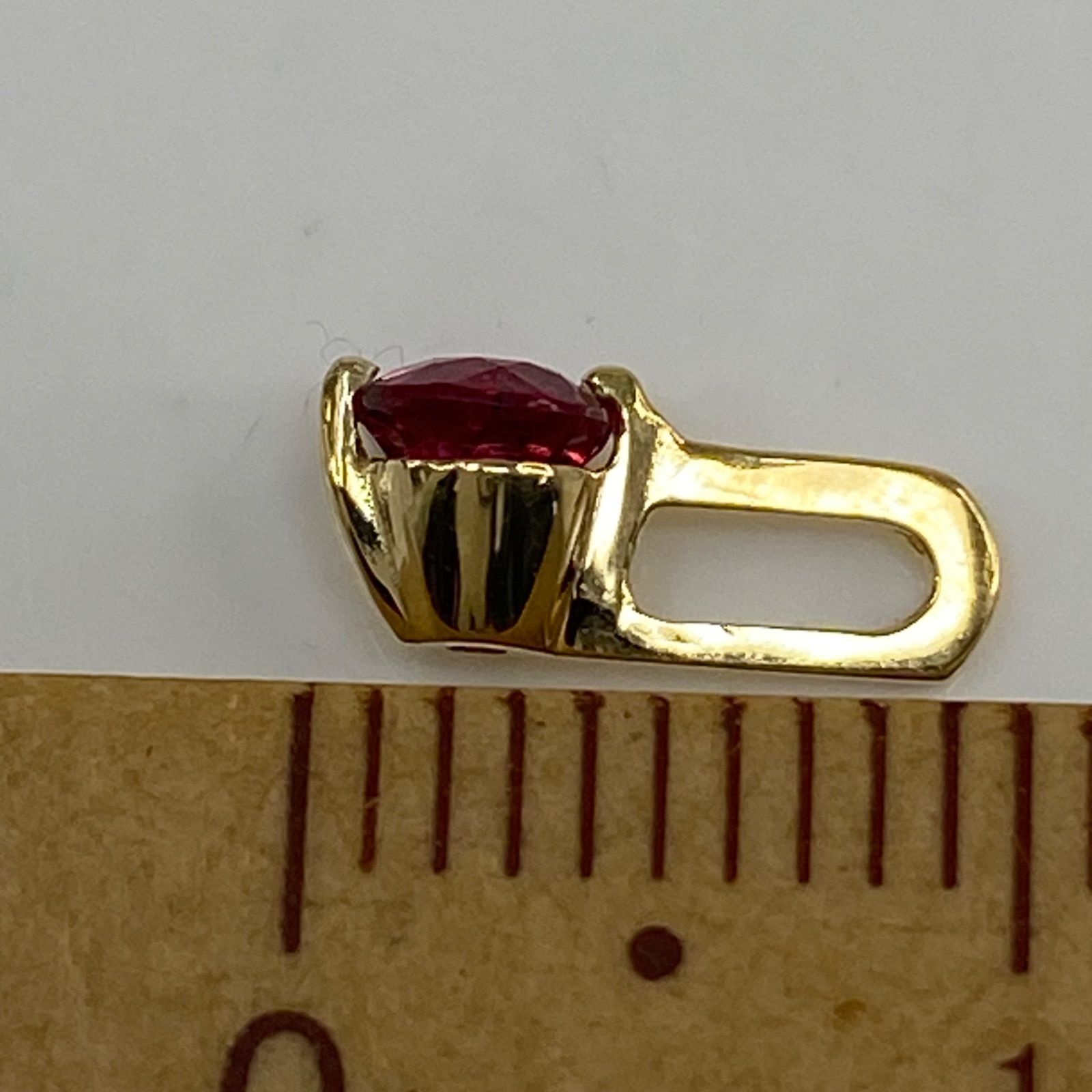 k18YG AU750 18金ペンダント 天然レッドスピネル ミャンマー産 0.24ct 