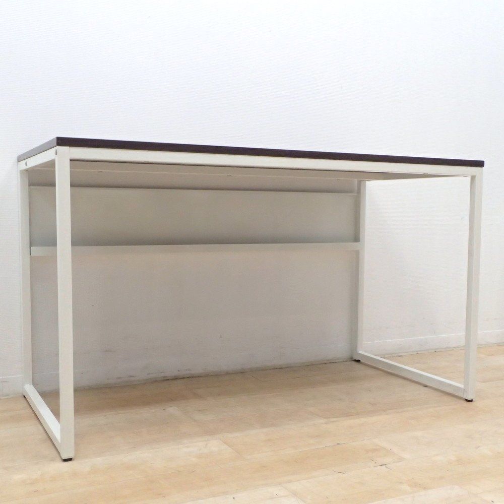 ダークブラウン