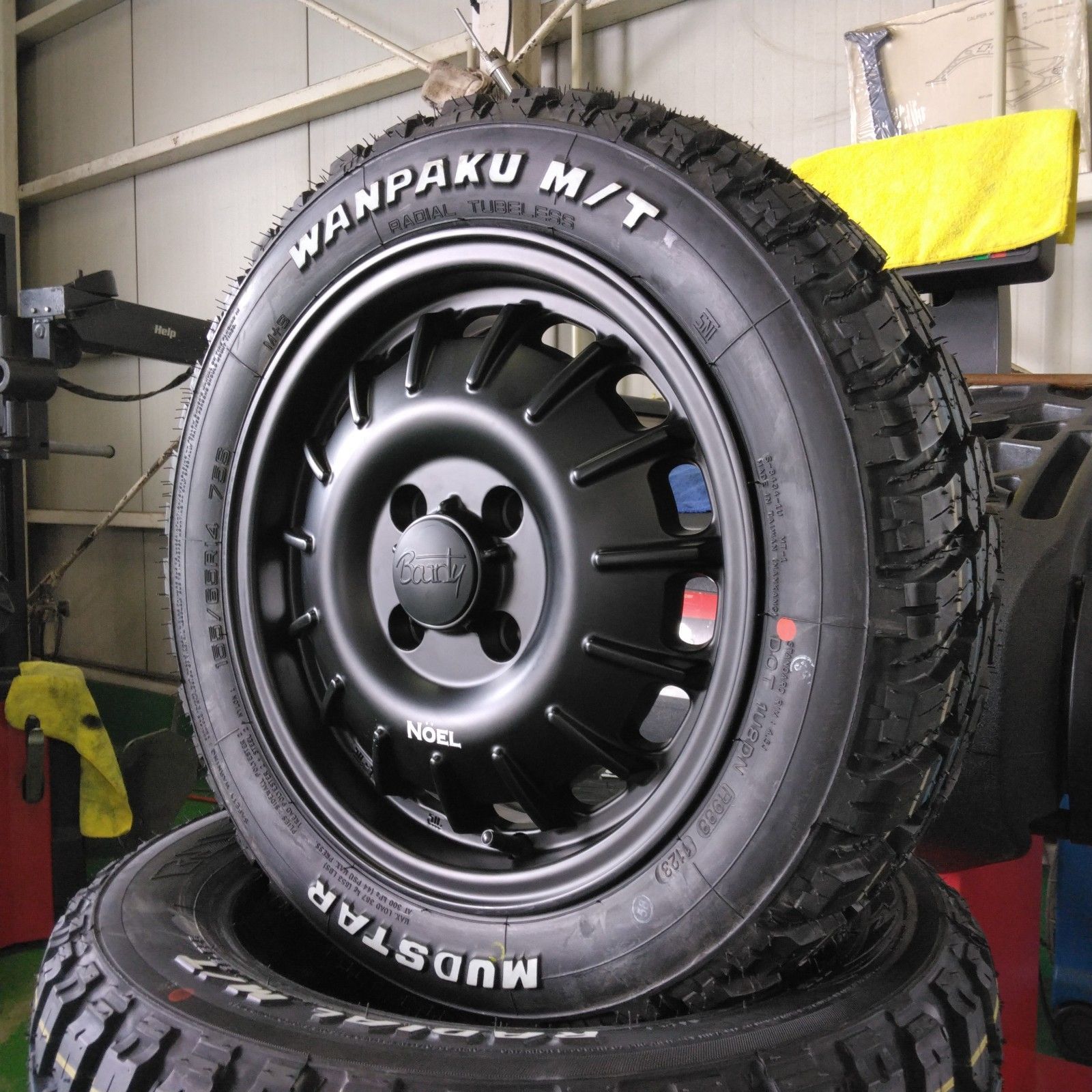 新品/4本セット 軽トラック 軽バン ハイゼット アトレー エブリイ 14インチ タイヤホイールセット 155/65R14 MUDSTAR  WANPAKU MT ホワイトレター NOEL マットブラック - メルカリ