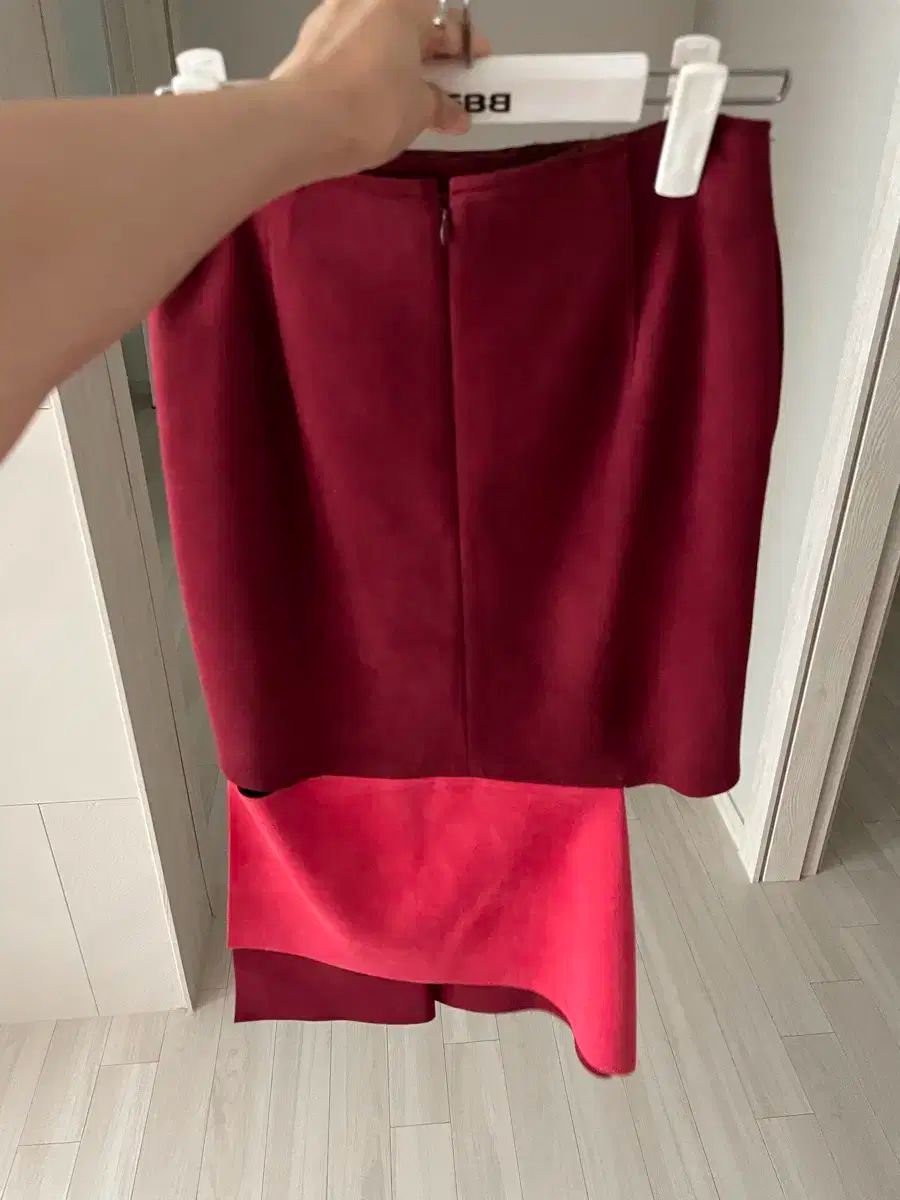 スエード レッドピンク H ライン スカート