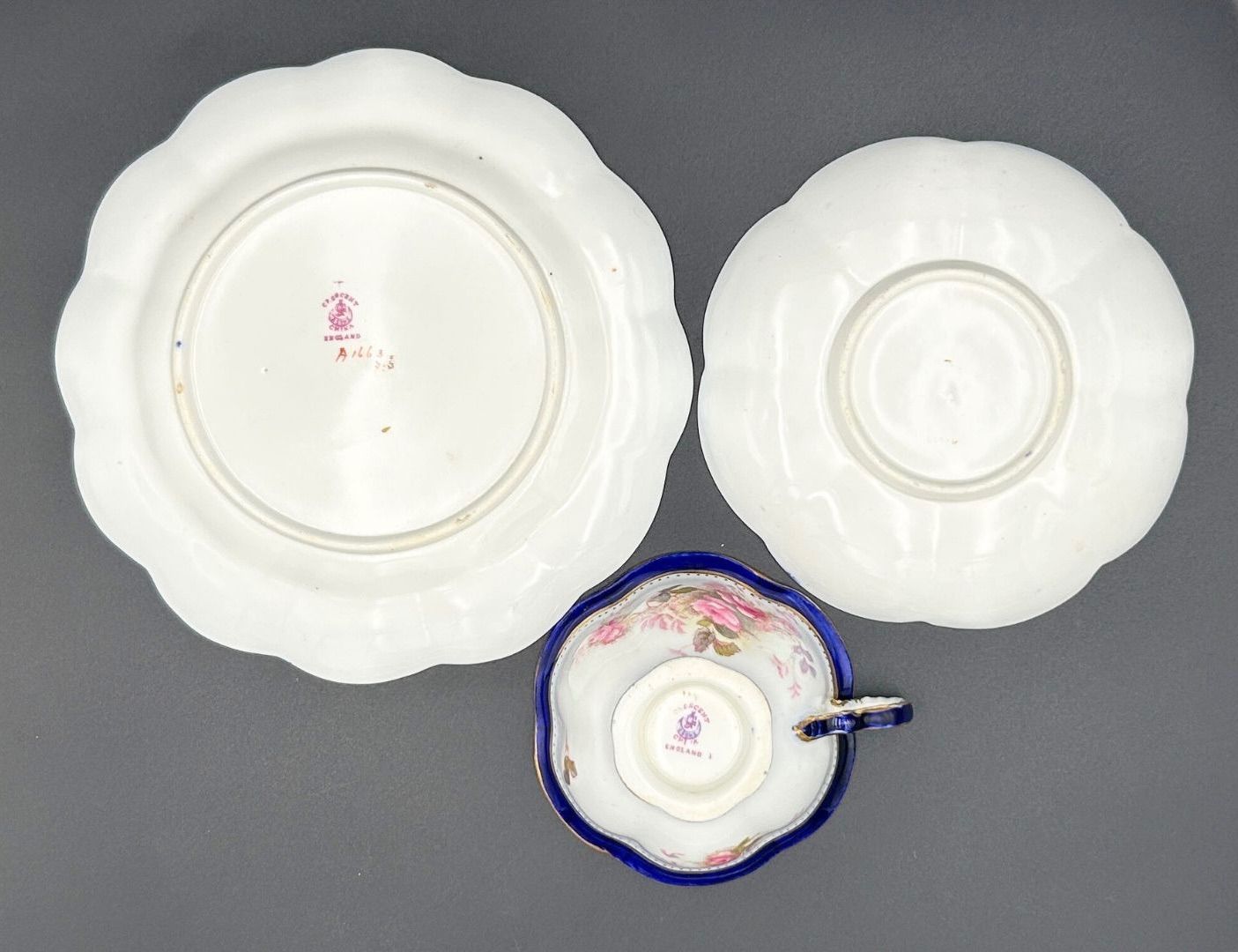 George Jones - Sons ジョージ ジョーンズ トリオ アンティーク 英国製 コバルト金彩 薔薇文 波打つ縁 優美なデザイン 1900年代初期頃 F031 WWW_IBETON_RU