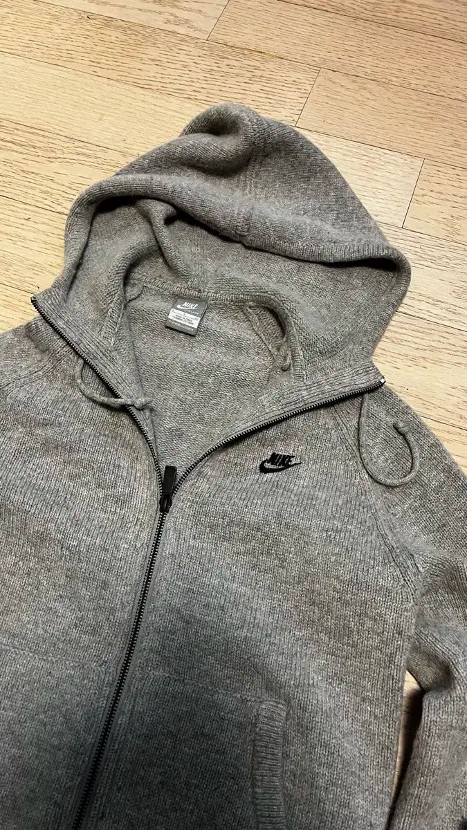 Nike(ナイキ） ニット セーター フード付き ジップアップパーカー グレー