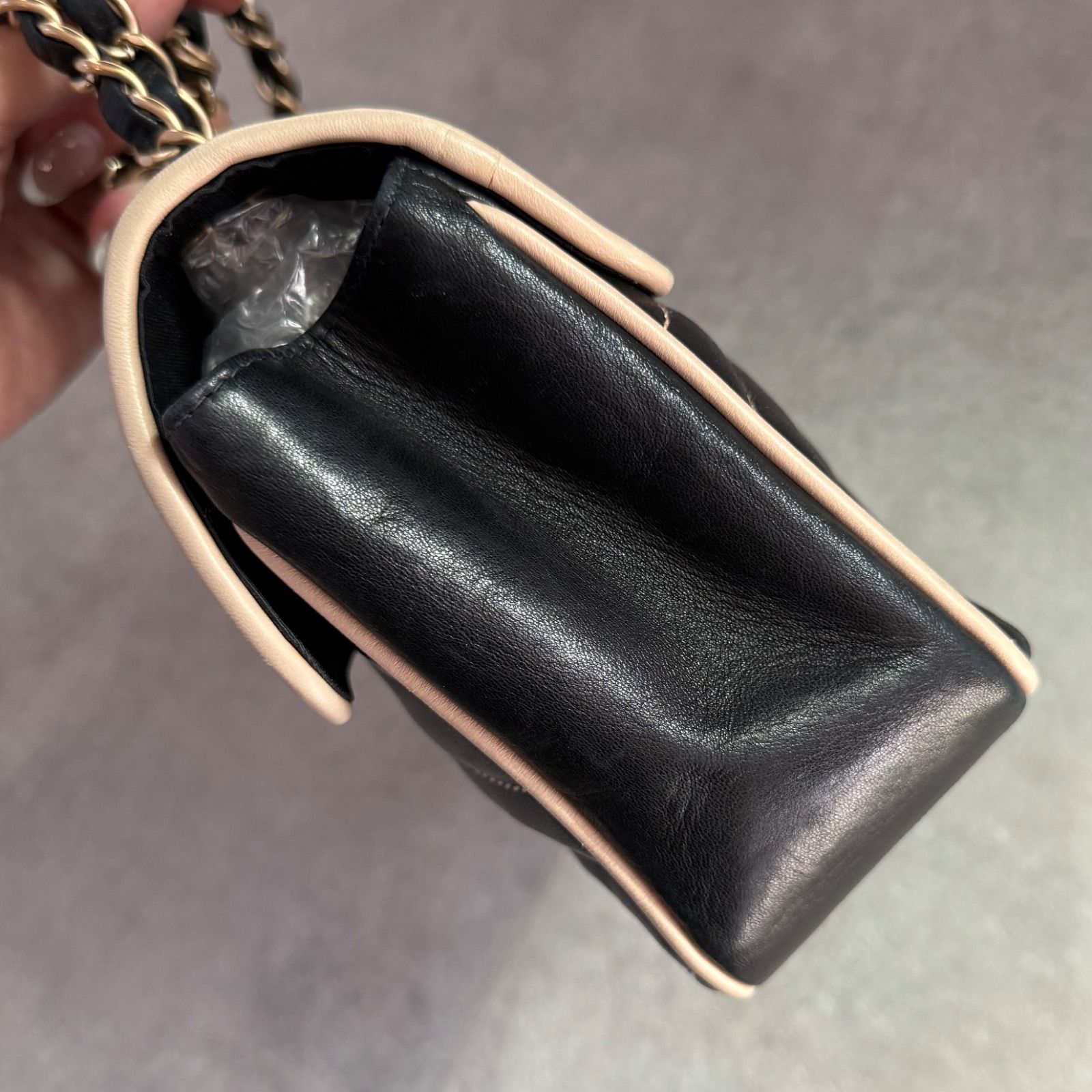 希少 シャネル シェブロン ターンロック Wチェーンショルダーバッグ