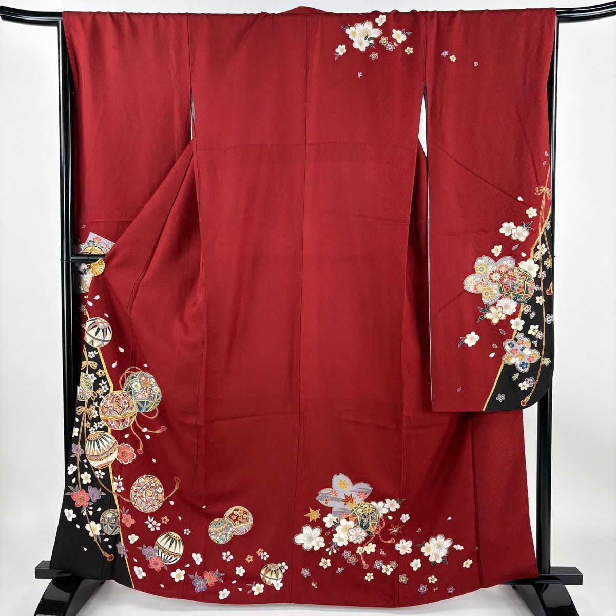 T680 振袖 赤 ちりめん 花 桜 毬 正絹 着物 袷 和装 着丈168㎝ T680 振袖 赤 ちりめん 花 桜 毬 正絹 着物 袷 和装 着丈168㎝