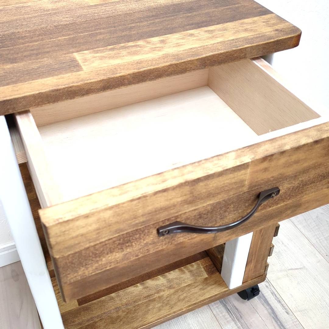 収納力抜群 アンティーク調サイドテーブル 2色 MARWIL-DEMENAGEMENTS_CH