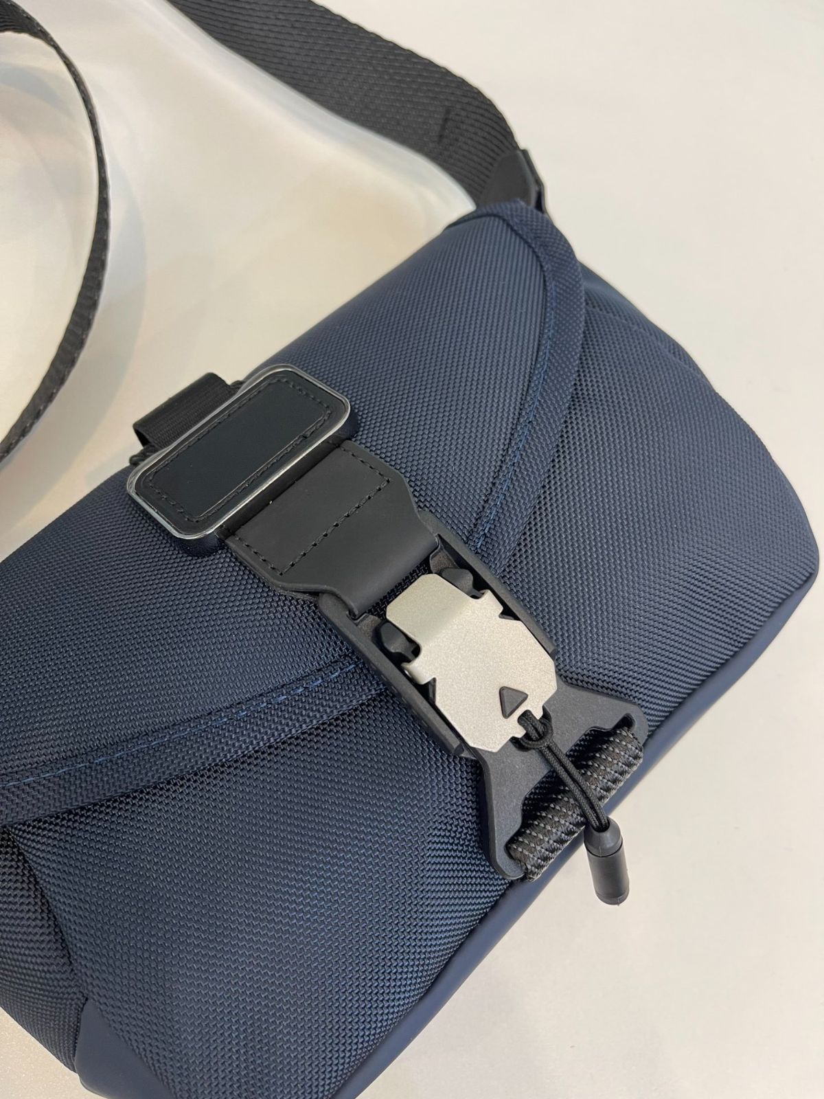 新品 TUMI ALPHA BRAVO 232716 「コンパス」クロスボディ ネイビー  