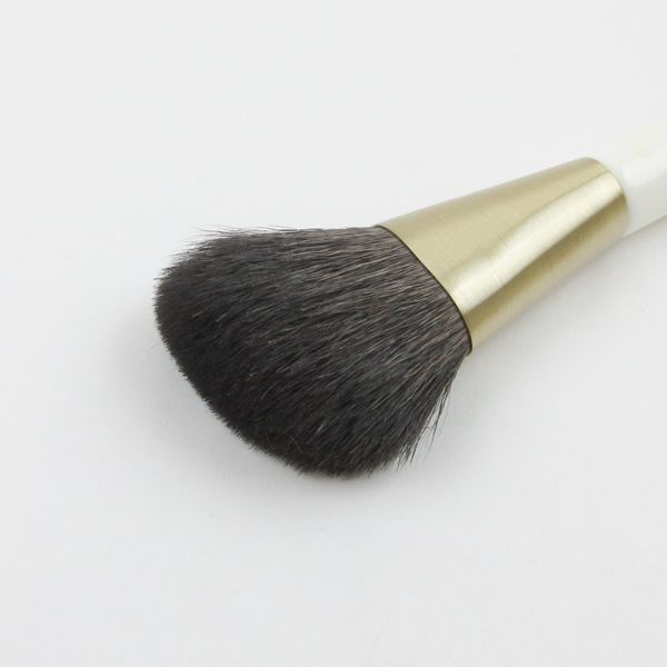 未使用 HERMÈS シェーディングブラシ ル スキュルトゥール チーク