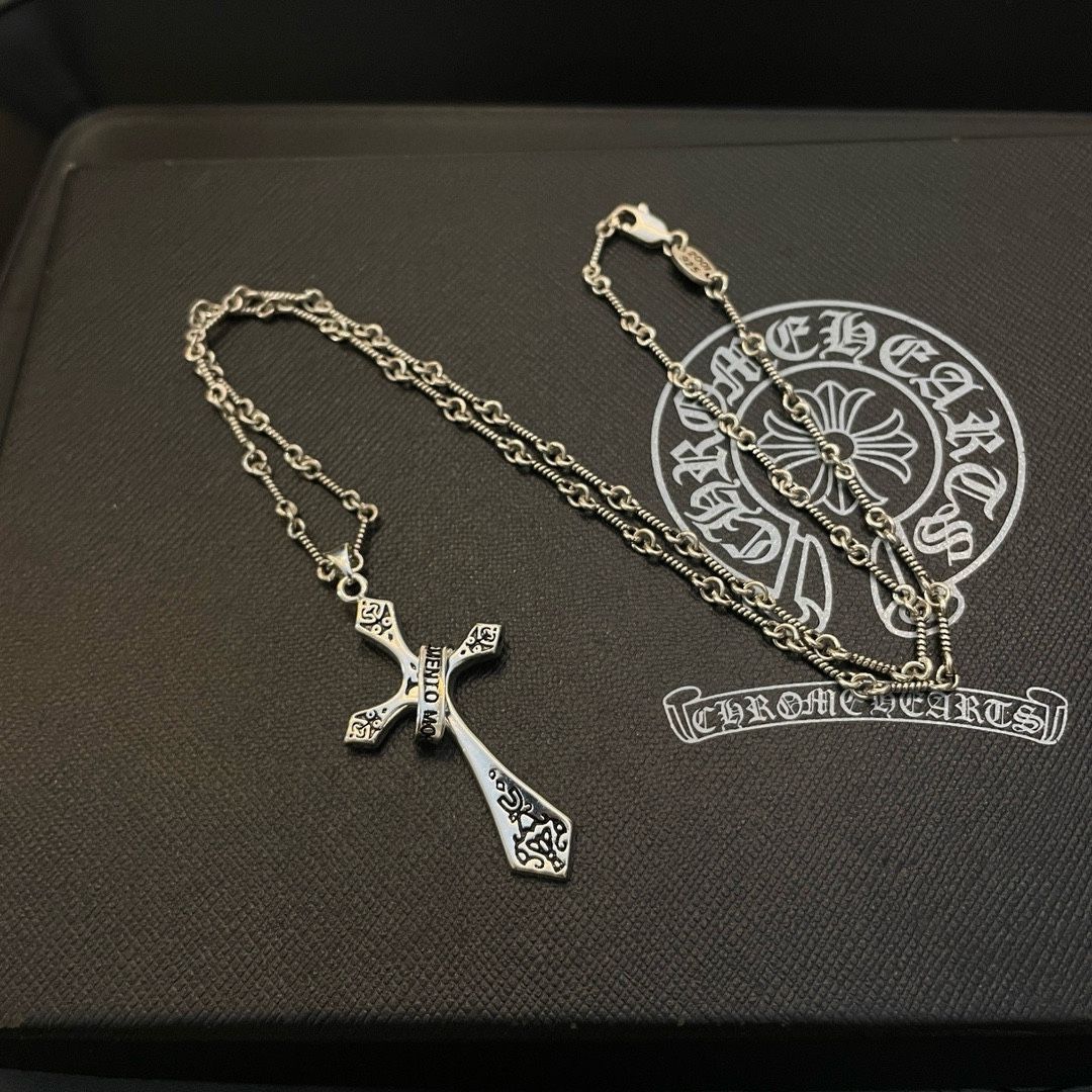 【新品未使用】クロムハーツ（Chrome Hearts）クロスペンダント ネックレス シルバー