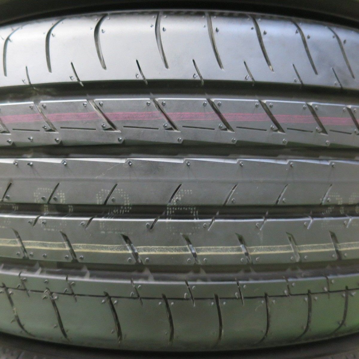 【最短翌日配送】 新車外し 25年 205 55R17 ヨコハマ BluEarth-GT AE51 ブルーアース タイヤ 17インチ ノア ヴォクシー 等 5092709イノタ 進化した