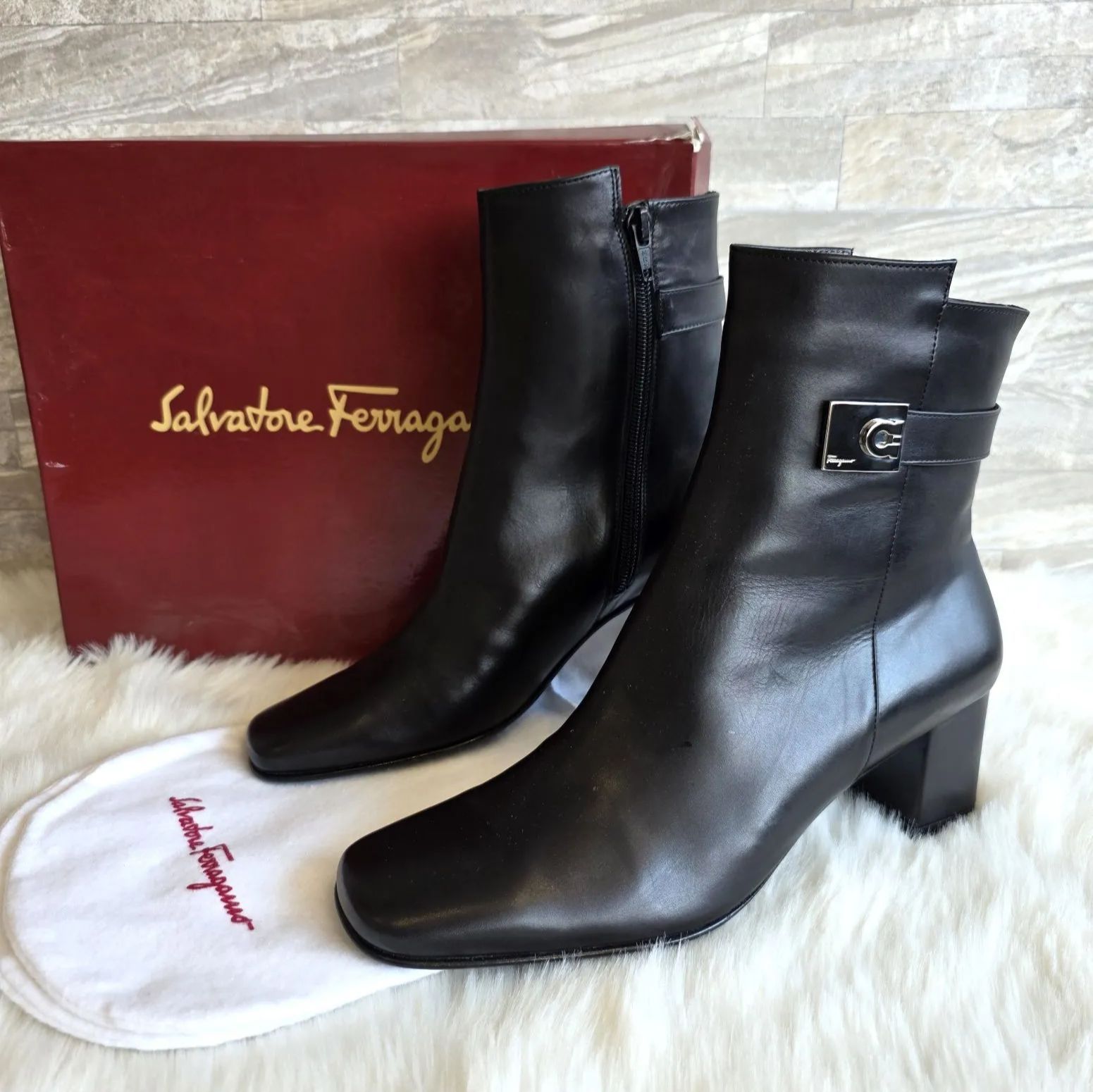 【サルヴァトーレフェラガモ】ショートブーツ　ガンチーニ　シルバー金具 レザー　黒 サルヴァトーレフェラガモ】ショートブーツ ガンチーニ シルバー金具