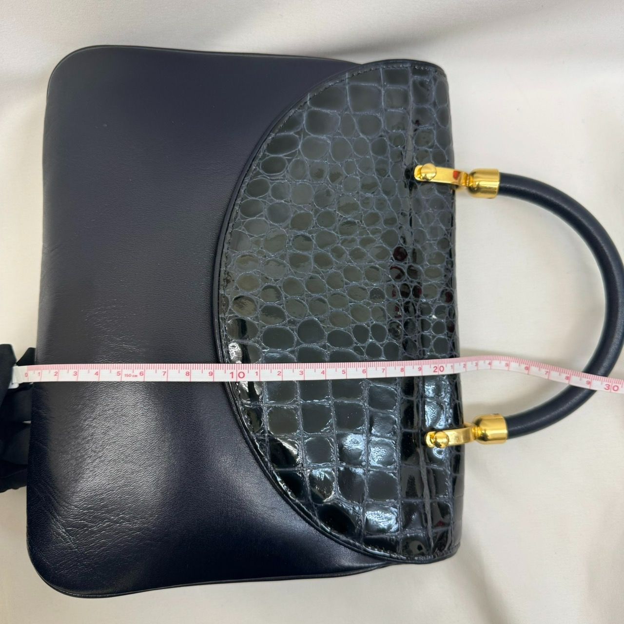 K【中古】クロコダイル柄 ハンドバッグ ブラック 黒 シンプル LA by 