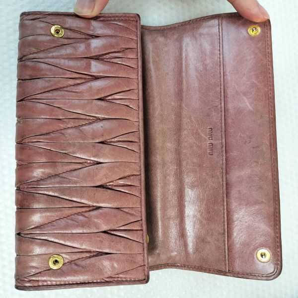 【VINTAGE】MIUMIU マテラッセ 長財布 ピンクベージュ マテラッセレザー ジップアラウンド長財布 | Miu Miu
