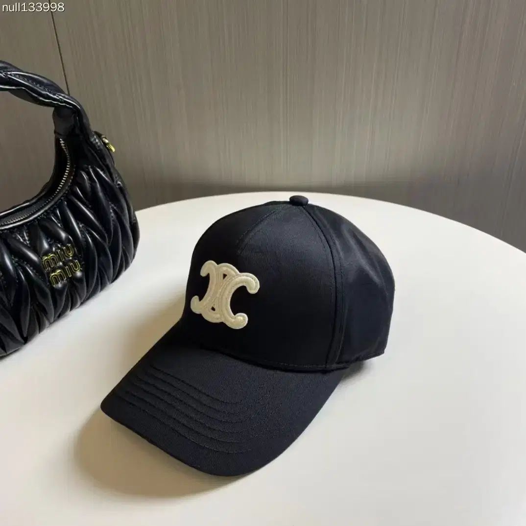 CELINE(セリーヌ) 黒 スナップバック