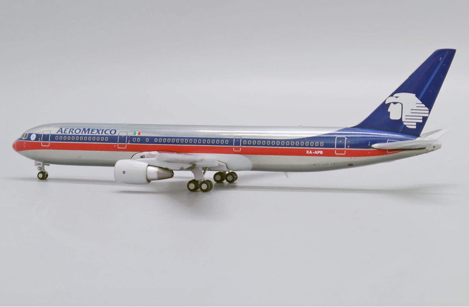 アエロメヒコ航空 767-300ER XA-APB 1/400 お取り寄せ商品】1/400 767-300ER アエロメヒコ航空 XA-APB