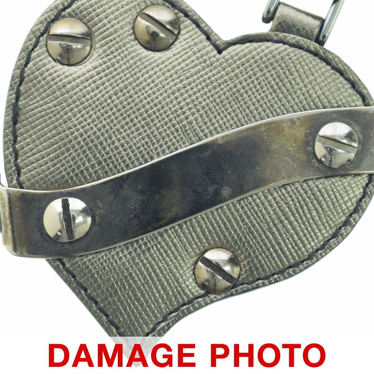 PRADA】SAFFIANO サフィアーノ ハート チャームキーホルダー - メルカリ