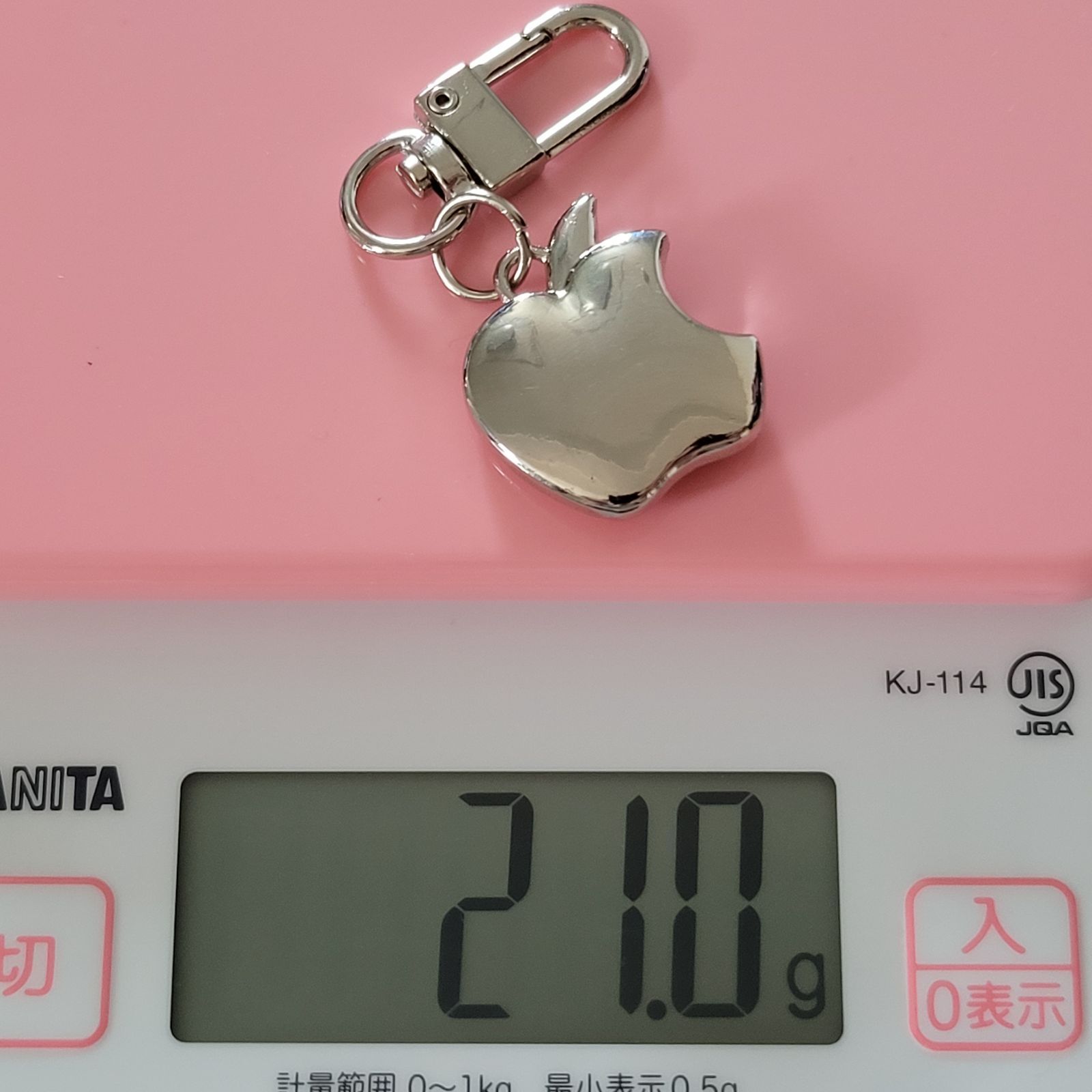 AirPods Pro 2 ケースカバー 光沢鏡面シルバー 金属製チャーム付 TPU