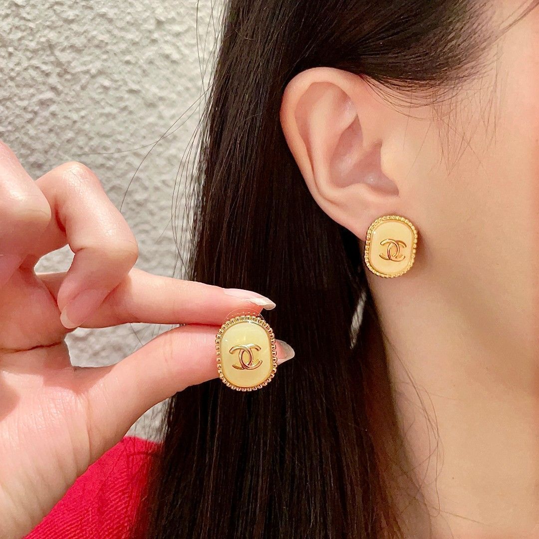 [美品彫刻有]CHANEL ダブルCロゴ ピアス(片耳用) 今日特価】Chanel ヴィンテージ ダブル C ピアス 送料無料！在庫