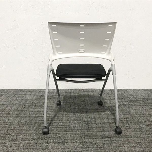 スタッキングチェア 肘無 マノス ネスタブルタイプ キャスター付 会議椅子 イトーキ オフホワイトW ブラックT
