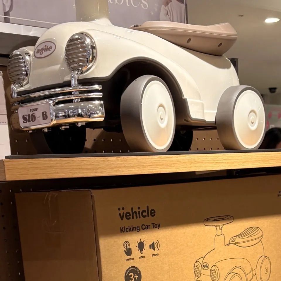 ❗️新品未使用 スリーコインズ 3coins 足けり 車 おもちゃ 足