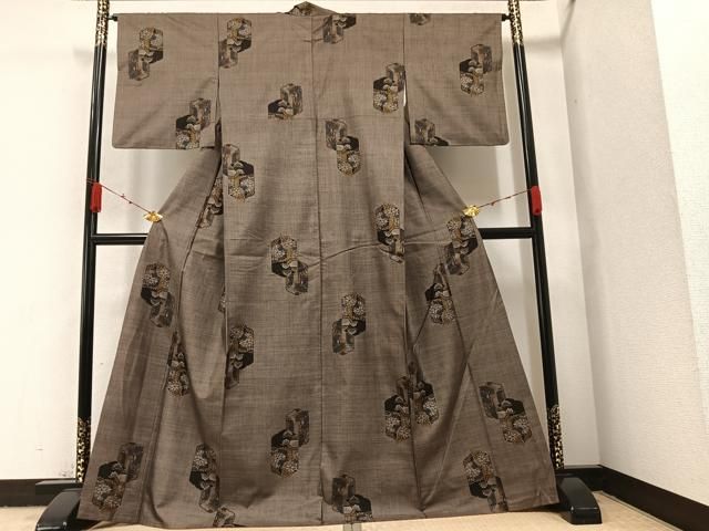 平和屋着物○本場大島紬 カタス9マルキ 草花文 正絹 逸品 AABA1287ph