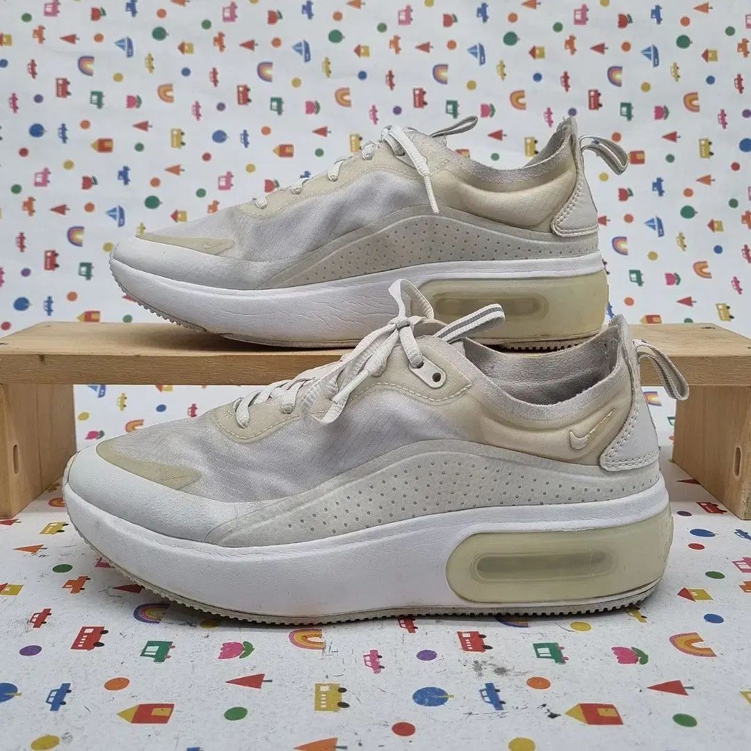 NIKE(ナイキ) エアマックス ディア レディーススニーカー 240