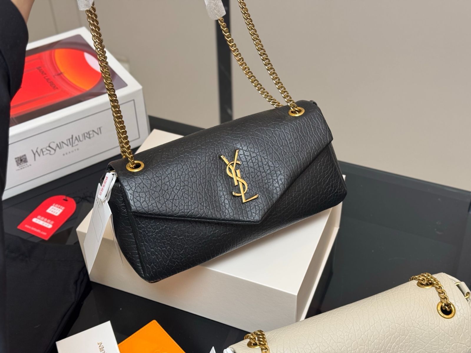 今日特価】Saint Laurent Calypso アームバッグ（羊皮紋