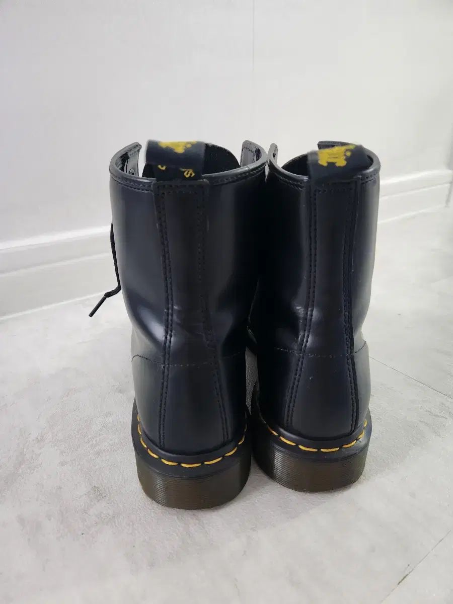 ドクターマーチン 8